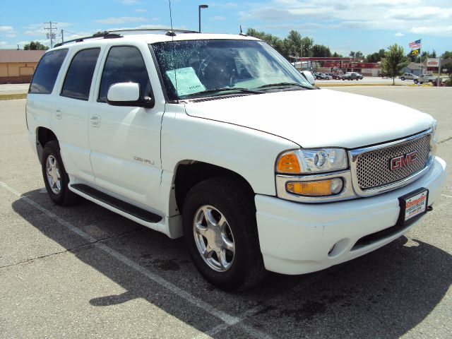 2005 GMC Yukon EX Sedan 4D