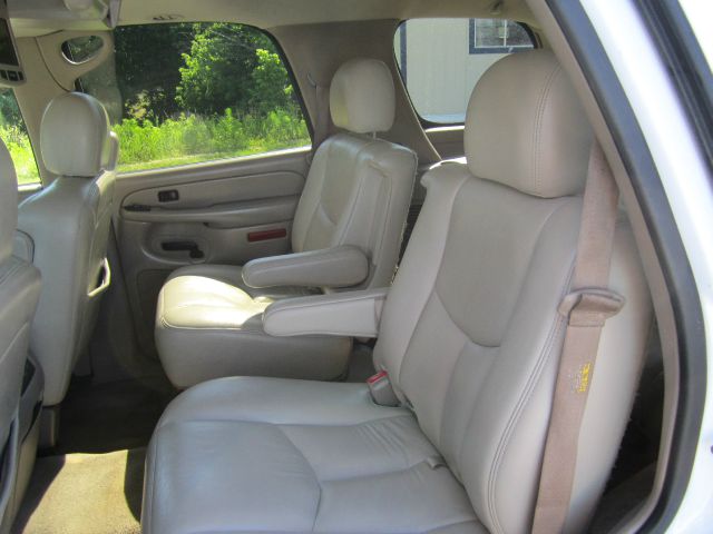 2005 GMC Yukon Ram 3500 Diesel 2-WD