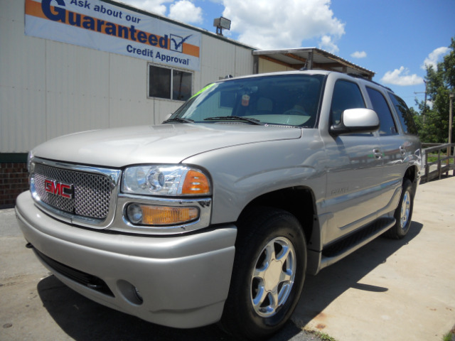 2005 GMC Yukon EX Sedan 4D