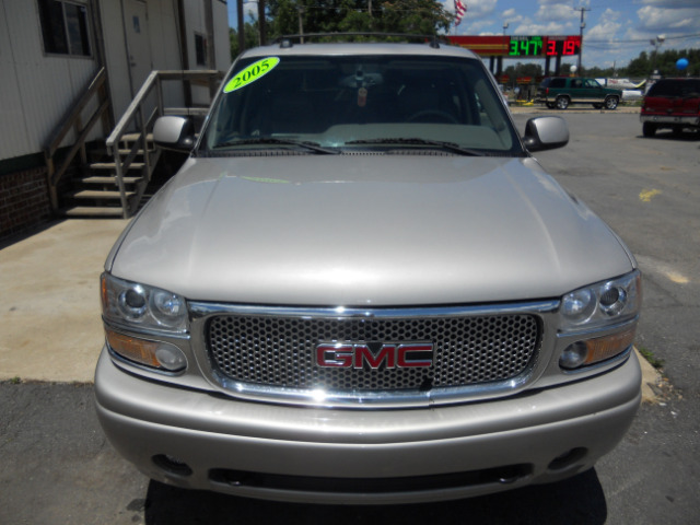 2005 GMC Yukon EX Sedan 4D