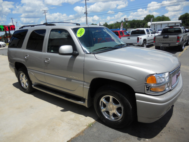 2005 GMC Yukon EX Sedan 4D