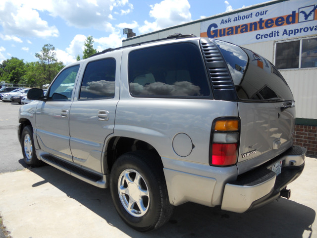 2005 GMC Yukon EX Sedan 4D