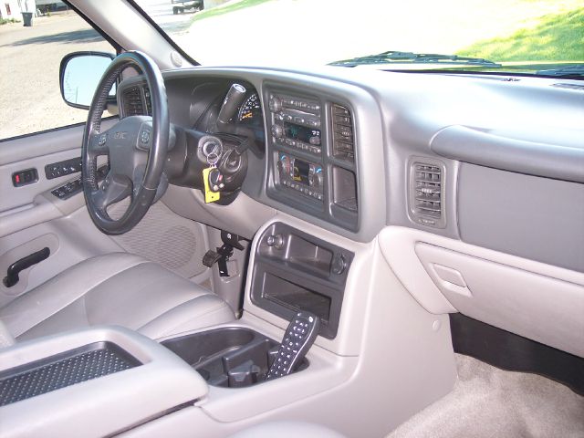 2005 GMC Yukon Ram 3500 Diesel 2-WD