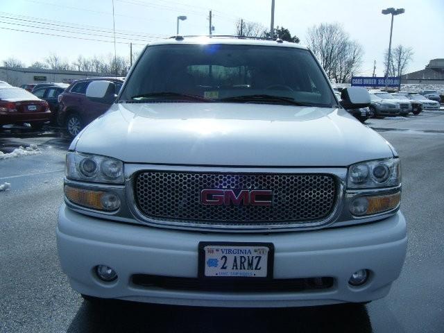 2005 GMC Yukon XLE AWD Van