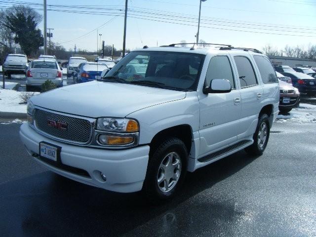 2005 GMC Yukon XLE AWD Van