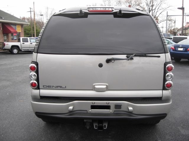 2005 GMC Yukon EX Sedan 4D