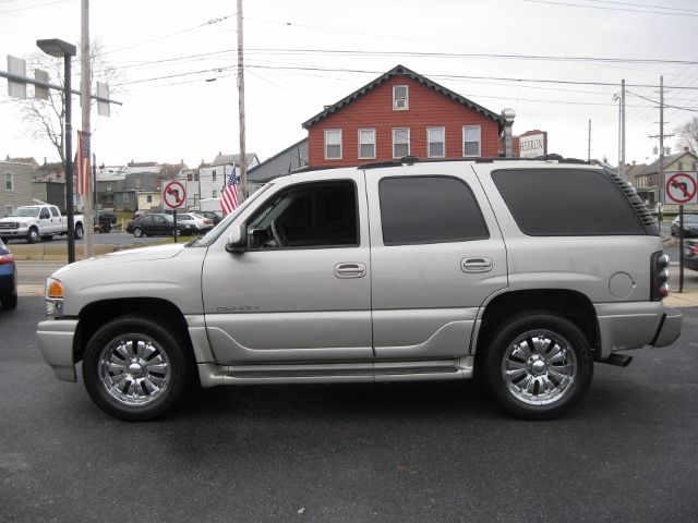 2005 GMC Yukon EX Sedan 4D