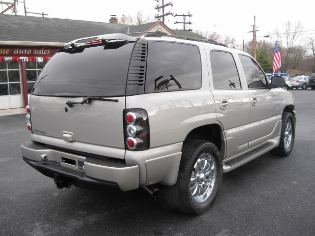 2005 GMC Yukon EX Sedan 4D