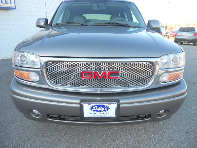 2005 GMC Yukon EX Sedan 4D