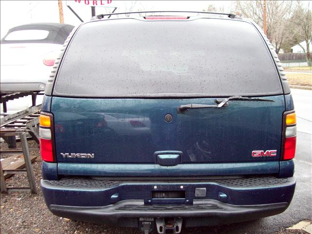 2005 GMC Yukon EX Sedan 4D