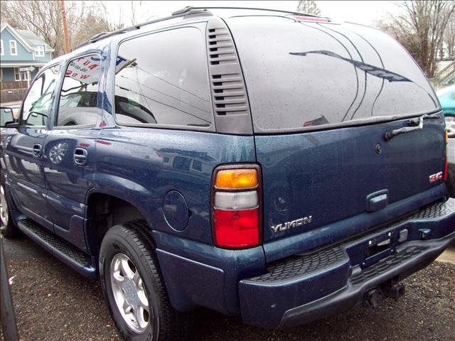 2005 GMC Yukon EX Sedan 4D