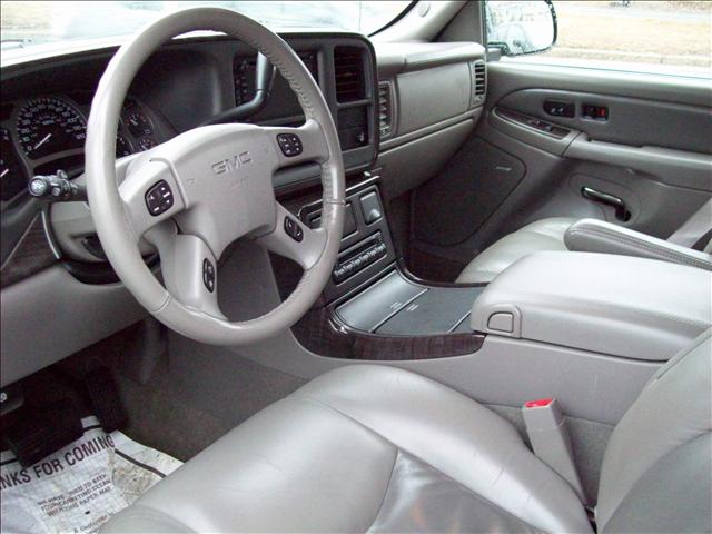 2005 GMC Yukon EX Sedan 4D