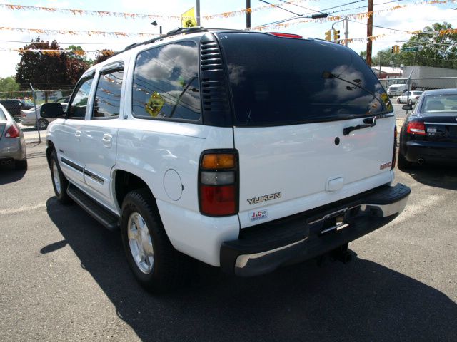 2005 GMC Yukon Ram 3500 Diesel 2-WD