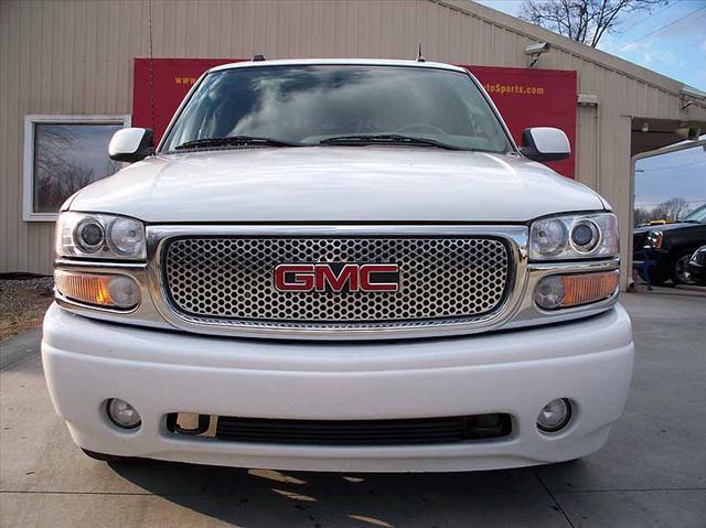 2005 GMC Yukon MEGA Cab4x4