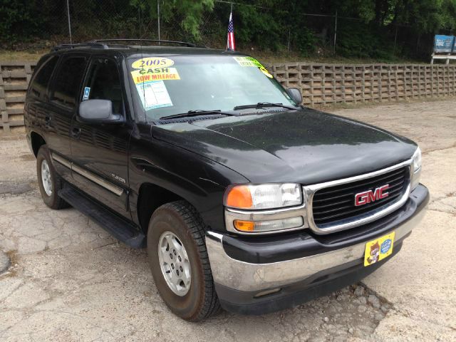 2005 GMC Yukon T6 AWD Leather Moonroof Navigation