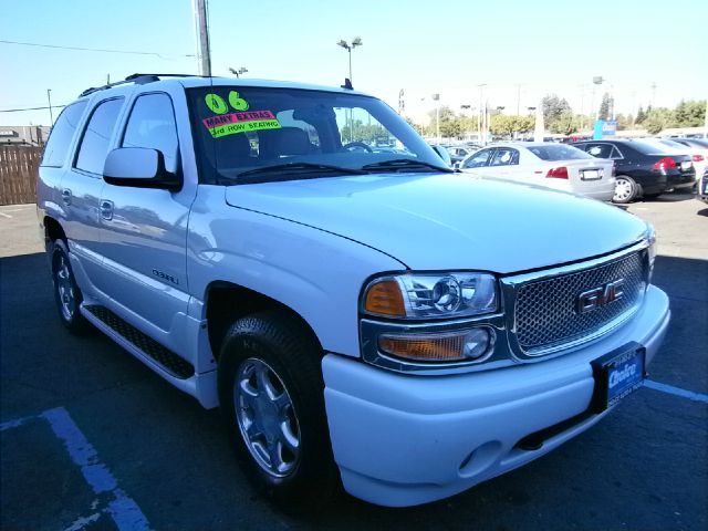 2006 GMC Yukon EX - DUAL Power Doors