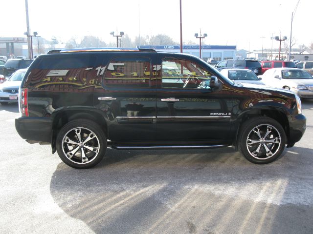 2007 GMC Yukon EX - DUAL Power Doors