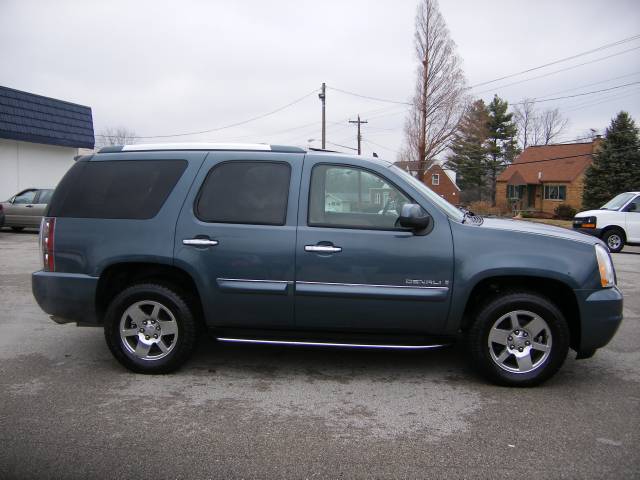 2007 GMC Yukon EX Sedan 4D