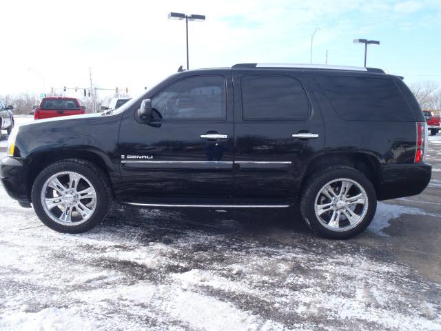 2007 GMC Yukon AWD Sedan