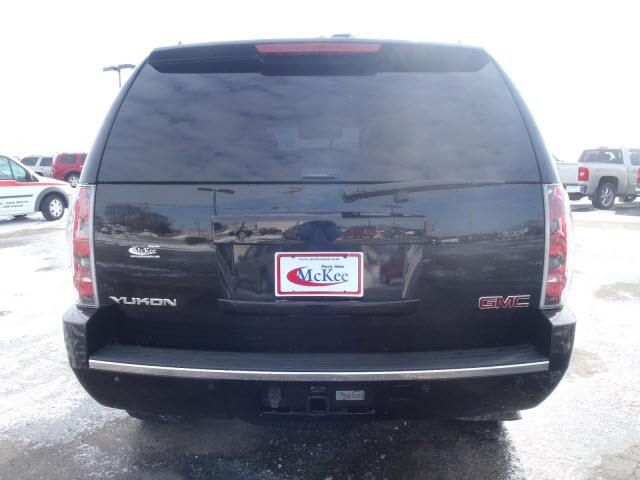 2007 GMC Yukon AWD Sedan