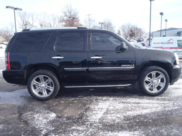 2007 GMC Yukon AWD Sedan