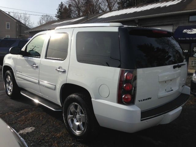 2007 GMC Yukon EX - DUAL Power Doors