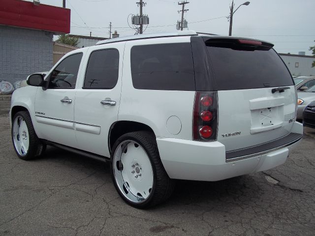 2007 GMC Yukon EX - DUAL Power Doors