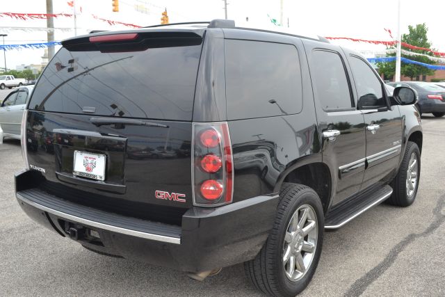 2007 GMC Yukon EX - DUAL Power Doors