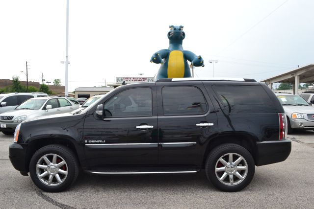 2007 GMC Yukon EX - DUAL Power Doors