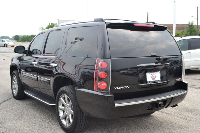 2007 GMC Yukon EX - DUAL Power Doors