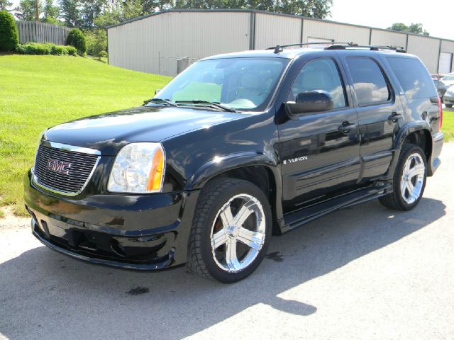 2007 GMC Yukon 4WD Crew Cab 6-3/4 Ft Box King Ranch