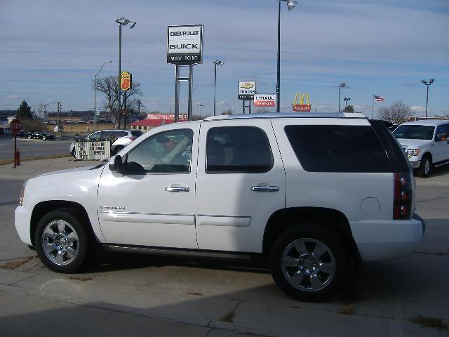 2007 GMC Yukon EX Sedan 4D