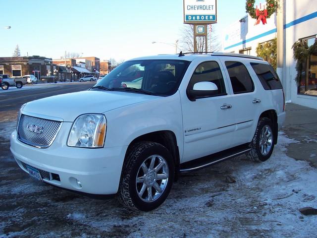 2007 GMC Yukon 2500 12 Passanger