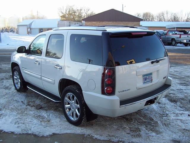 2007 GMC Yukon 2500 12 Passanger