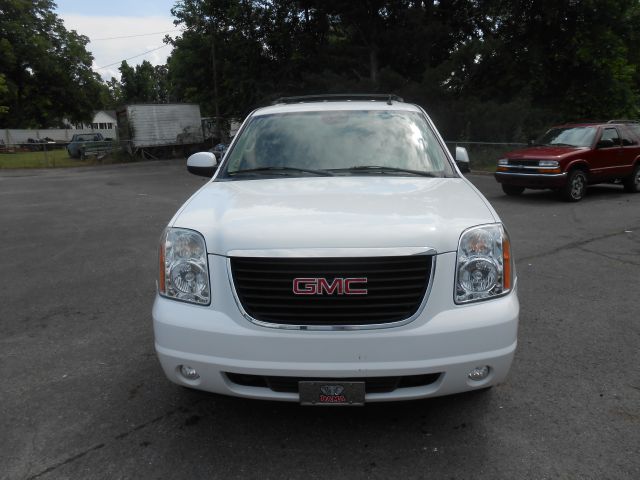 2007 GMC Yukon 4WD Crew Cab 6-3/4 Ft Box King Ranch