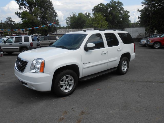 2007 GMC Yukon 4WD Crew Cab 6-3/4 Ft Box King Ranch