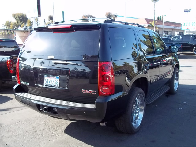 2007 GMC Yukon 4WD Crew Cab 6-3/4 Ft Box King Ranch