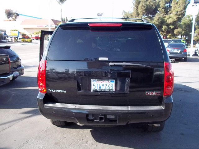 2007 GMC Yukon 4WD Crew Cab 6-3/4 Ft Box King Ranch