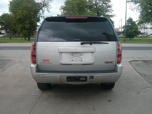 2007 GMC Yukon EX - DUAL Power Doors