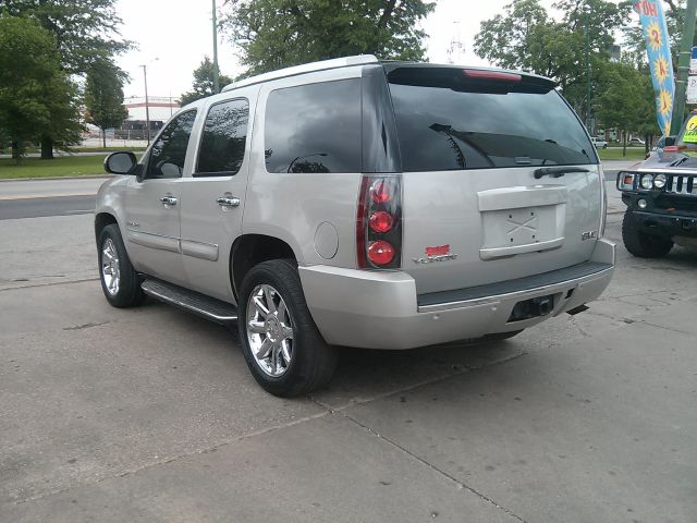 2007 GMC Yukon EX - DUAL Power Doors