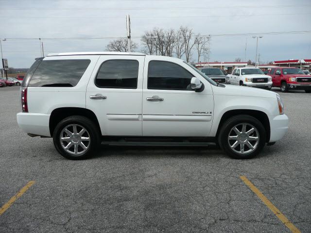 2007 GMC Yukon EX Sedan 4D