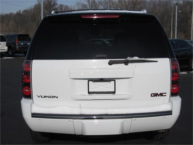 2007 GMC Yukon EX Sedan 4D