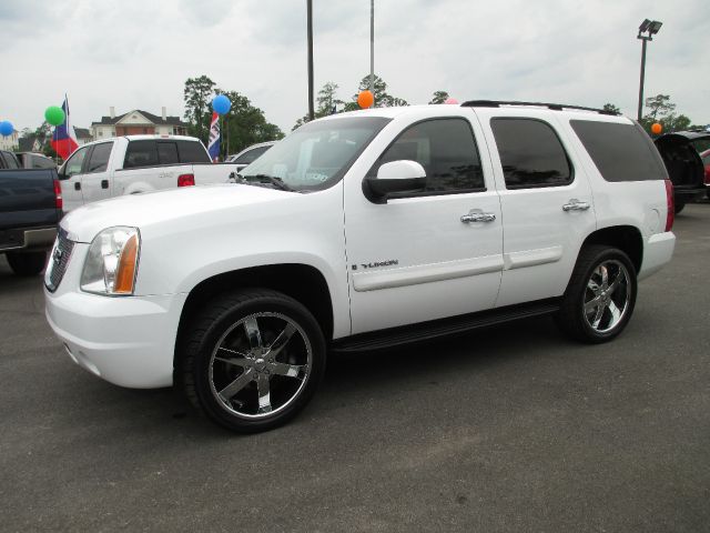 2007 GMC Yukon Reg Cab 124 WB SLT