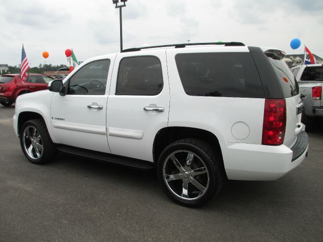 2007 GMC Yukon Reg Cab 124 WB SLT