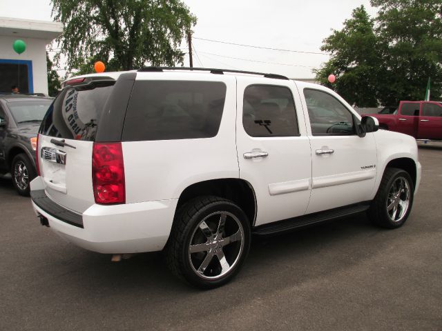 2007 GMC Yukon Reg Cab 124 WB SLT