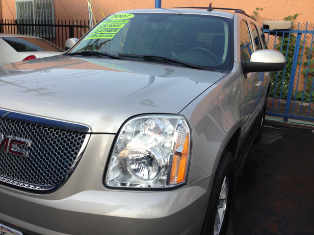 2007 GMC Yukon 4WD Crew Cab 6-3/4 Ft Box King Ranch