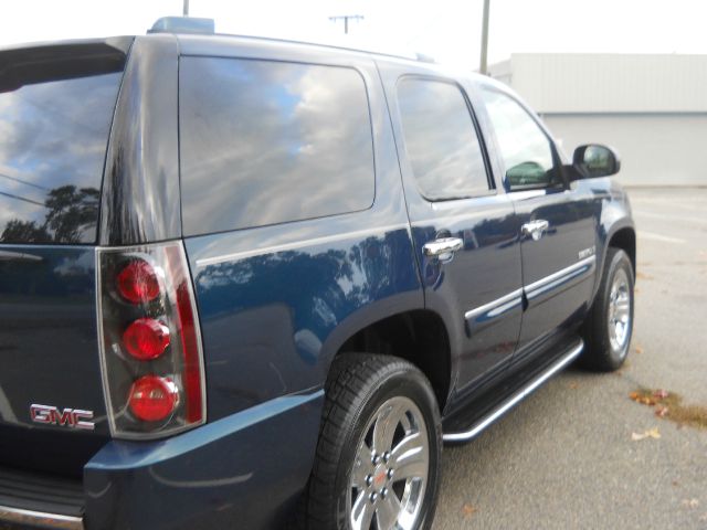 2007 GMC Yukon EX - DUAL Power Doors