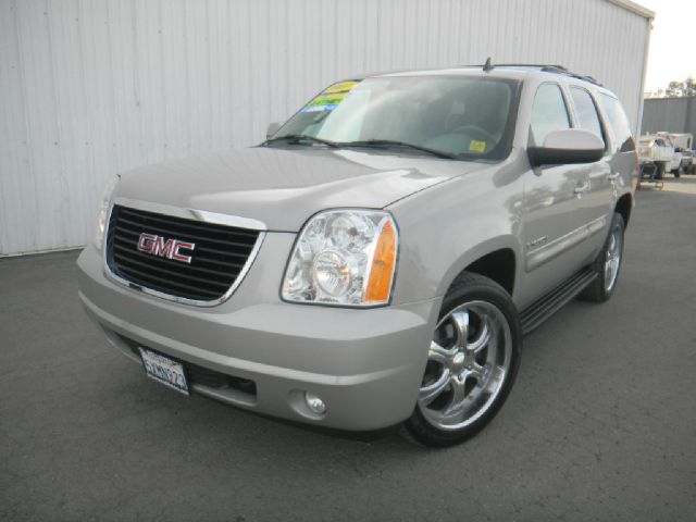 2007 GMC Yukon Reg Cab 124 WB SLT