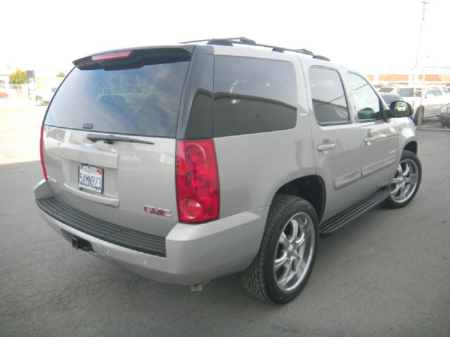 2007 GMC Yukon Reg Cab 124 WB SLT