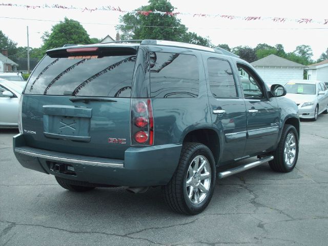 2007 GMC Yukon EX - DUAL Power Doors